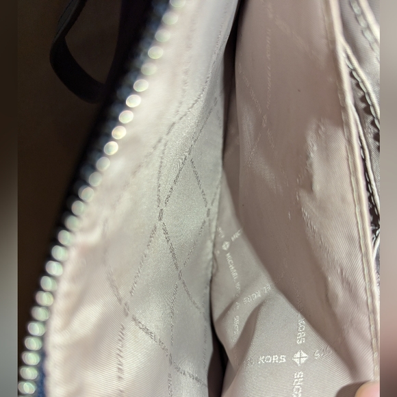 Michael Kors Wristlet Nouveau Floral Leather Embossed Large Zip Navy Multi VGUC - Picture 9 of 13